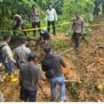 Ditemukan Mayat Laki-laki Di sebuah Kebun Alpukat Milik Warga Singkawang Selatan, Polisi Lakujan Olah TKP.